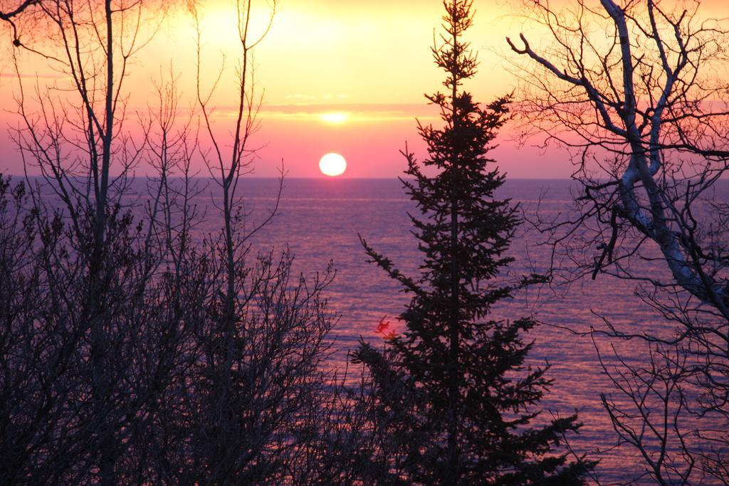 Cliff Dweller On Lake Superior Tofte Bagian luar foto