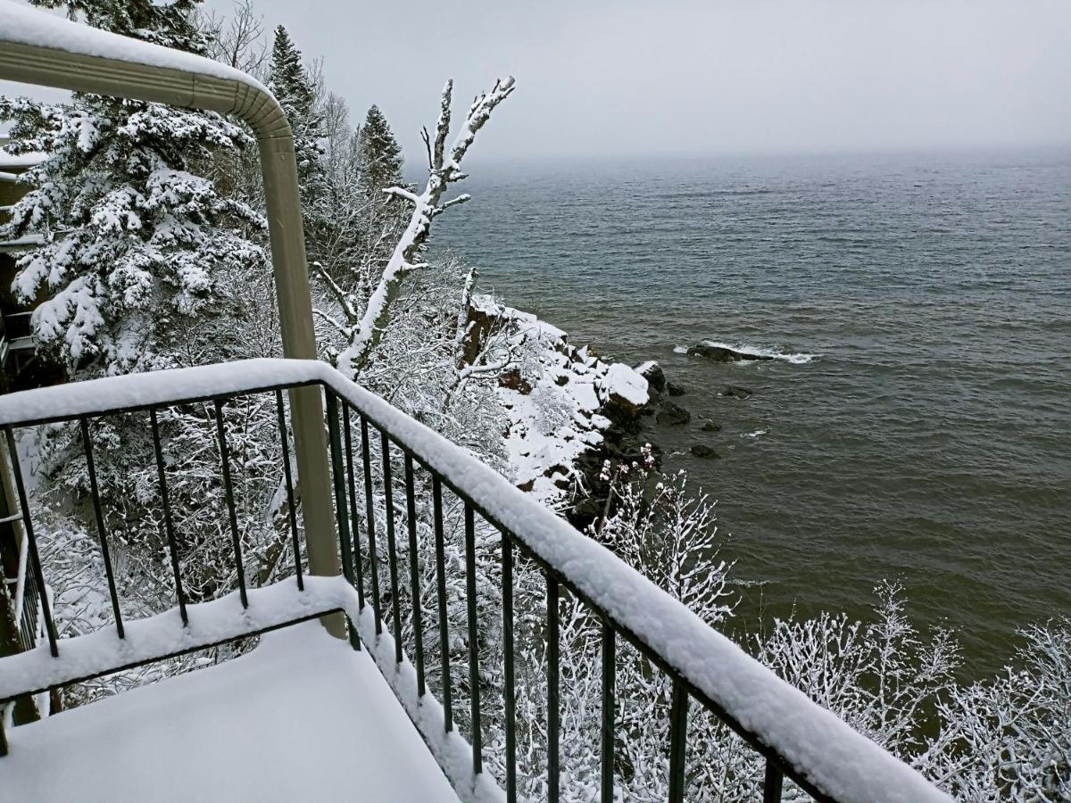Cliff Dweller On Lake Superior Tofte Bagian luar foto