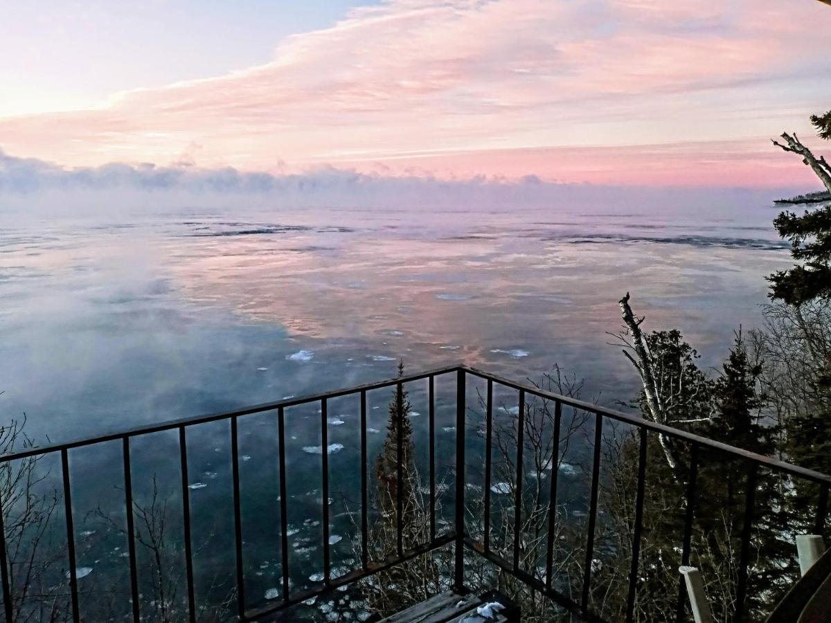 Cliff Dweller On Lake Superior Tofte Bagian luar foto