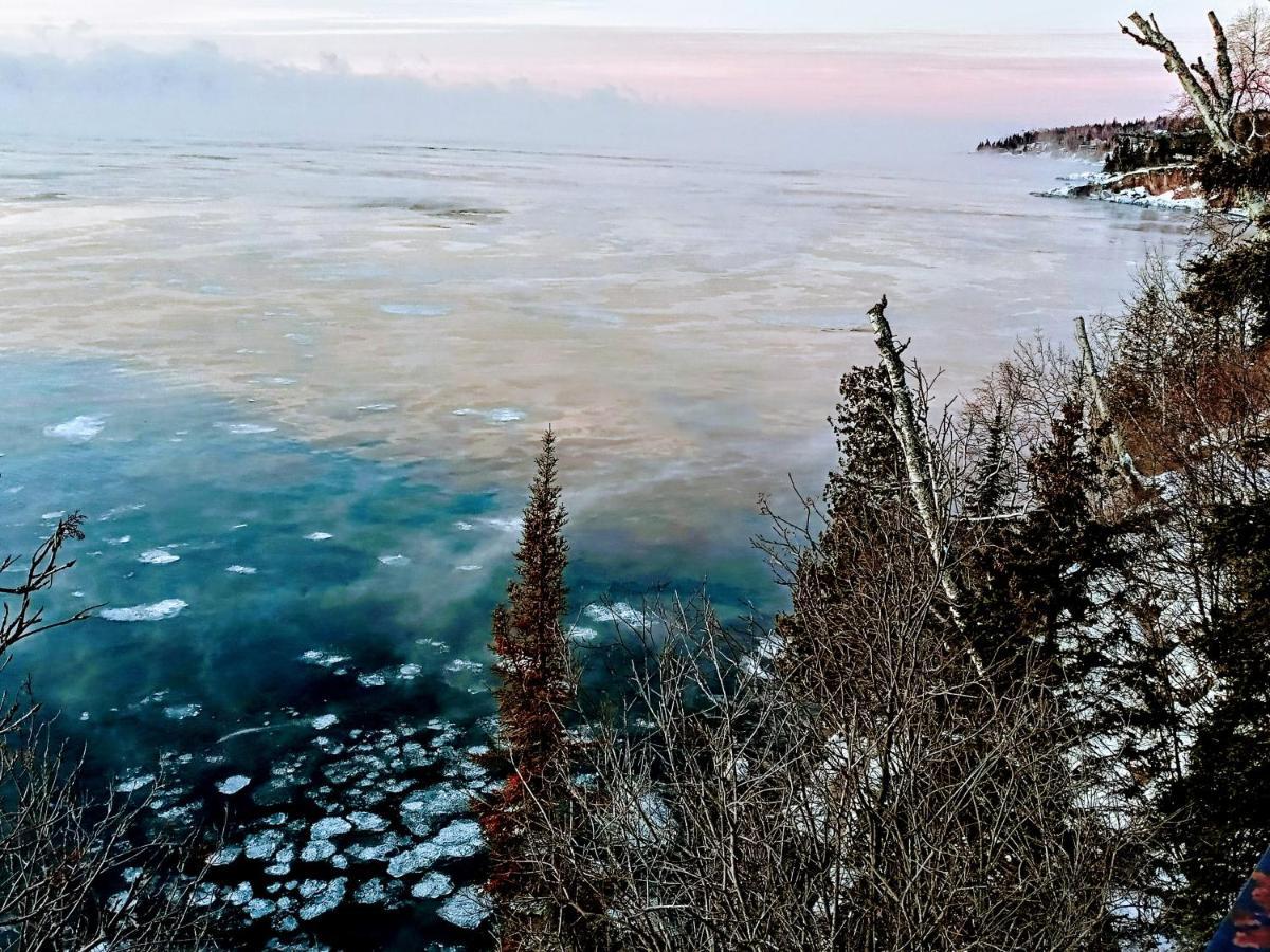 Cliff Dweller On Lake Superior Tofte Bagian luar foto