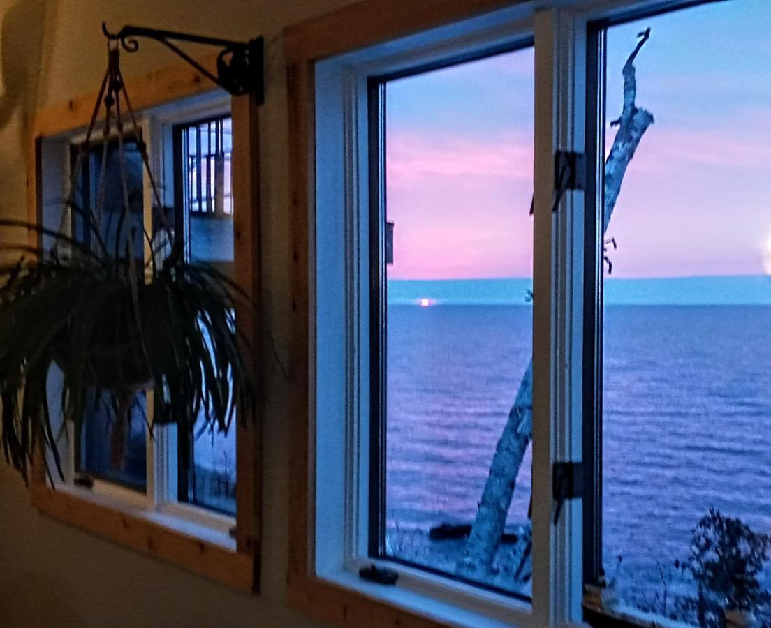 Cliff Dweller On Lake Superior Tofte Bagian luar foto