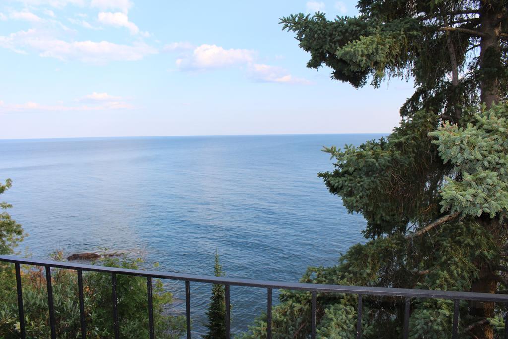 Cliff Dweller On Lake Superior Tofte Ruang foto