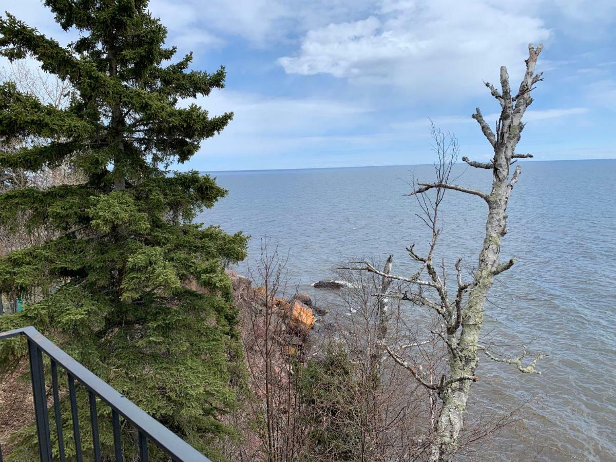 Cliff Dweller On Lake Superior Tofte Bagian luar foto