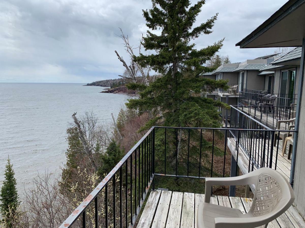 Cliff Dweller On Lake Superior Tofte Bagian luar foto