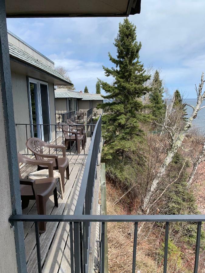 Cliff Dweller On Lake Superior Tofte Bagian luar foto